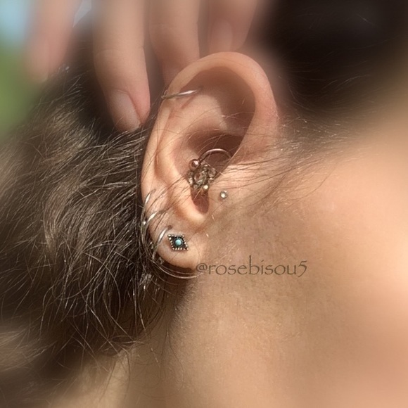 💋🆕Super Dainty Silver + Turquoise Stud Earrings - Picture 7 of 8